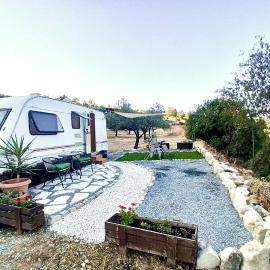 Olive Grove Mountain Caravan, hotel di Limnatis