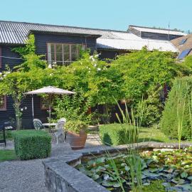 Barn Terrace - 28972, hotel in Selstead