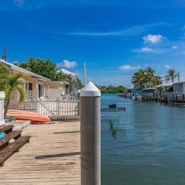 Marlin Manor - Waterfront Home, 55' Dock, 2min to Open Ocean!, hotel u gradu 'Marathon'