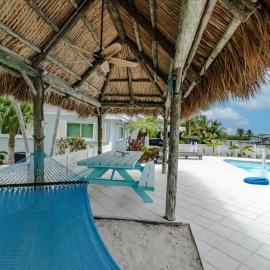 Refuge on the Reef - Luxury Waterfront Pool Home, 75' Dock