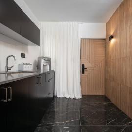 Mini paradise with Jacuzzi shelter in the building