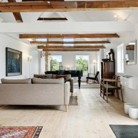 Renovated Estate With Private Beach, hotel di Roslev