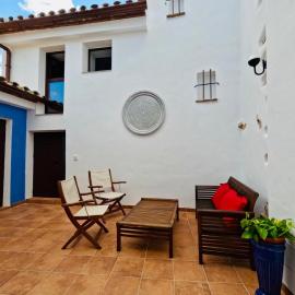 Casa rural en Montejaque con patio andaluz, chimenea y sala multiusos, hotel in Montejaque