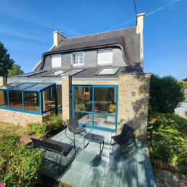 Maison avec Jardin et Jacuzzi, Hotel in Lesneven