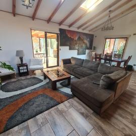 CASA CON TINAJA, PISCINA Y QUINCHO - Pucón
