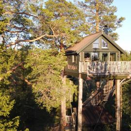 Tretopphytta Kraggbua, hotel u gradu 'Snerta'