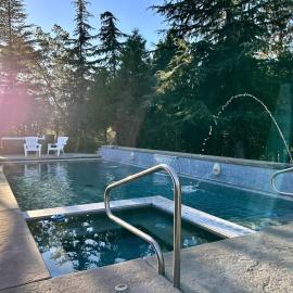 Scenic Mountain Views w Heated Pool, Game Room, and Hottubs