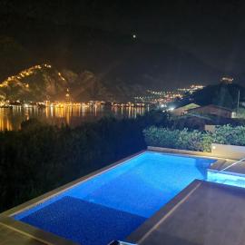 Luxury Kotor bay view Apartment, hotel v destinácii Muo