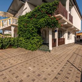 Lovely Home In Vrsi With Wifi