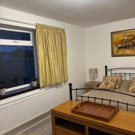 Studio apt with private parking, hotel u gradu Teddington
