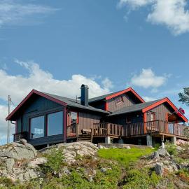 Fantastic View Cabin In Peaceful Blefjel, Hotel in Lampeland