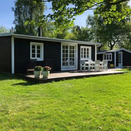 Classic Wooden House With South-Facing Deck, hotel in Nykøbing Sjælland