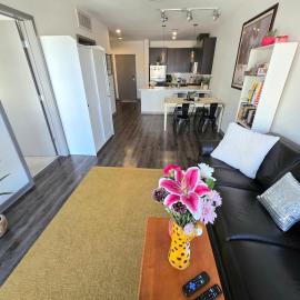 1-BED Apartment Walk to Petco Park, Gazlamp, Convention Center Free Parking, Pool, Hot Tub