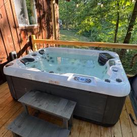 Hot tub - Near the Gorge and Cave Run, hotel in Wellington