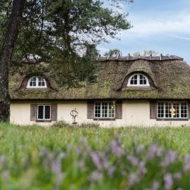 Historic, Charming House With A Fantastic Garden, khách sạn ở Højby
