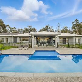 Serene Coastal Retreat in Hastings w pool