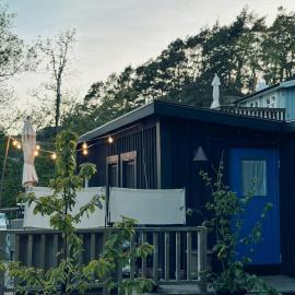 Artist Studio With Sea View On Tjörn, hôtel à Rösselvik