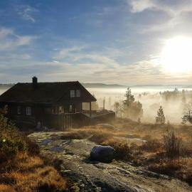 Family Cabin With A View At Kyrkjebygdheia，Fjone的飯店