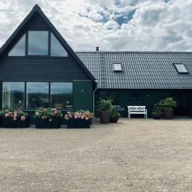 Lodge With Private Lake Near Bidstrup Forest, hotel en Hadsten