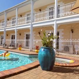 White Lace Motor Inn, hotelli kohteessa Mackay