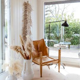 Scandinavian Style And Lake View In Oasis