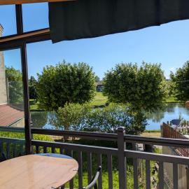 Maison vue sur l'eau avec jardin La Coulée Douce