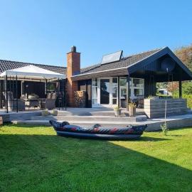Home Near Juelsminde By The Beach, hotel i Sønderby