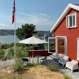 Idyllic Cabin With Sea View On Peaceful Island, hotel en Lyngør