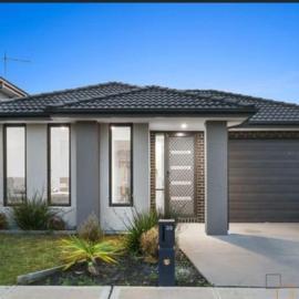 St Germain Estate 4 bedrooms Clyde North home, hotel in Clyde North