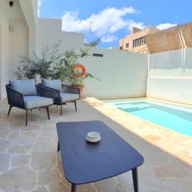 Elegant Retreat with Private Pool & Parking, hotel v destinaci Sliema