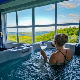 Private wellness with panoramic view, sauna & jacuzzi, hotel v Maribore