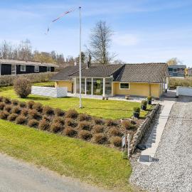 2 Bedroom Nice Home In Juelsminde, hotel i Sønderby