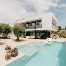 Grand Villa with Pool
