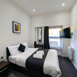 OYO Firs Lodge London Heathrow, hotel din Hounslow
