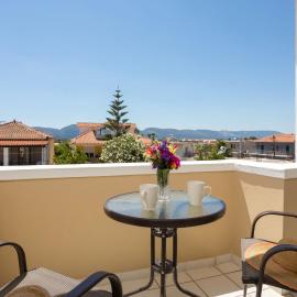 Ammos Comfort Apartments, 400m from Kalamaki Beach, by ZanteWize