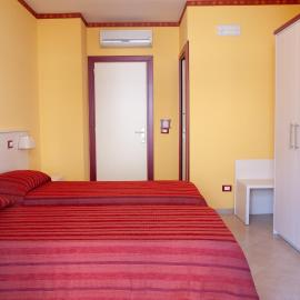 Accogliente Camera per 2 in Centro Vicino al Mare , Il Mozzo !