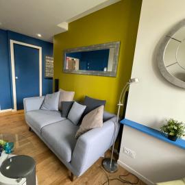 Chambres avec espaces communs équipés parfait pour séjour professionnel ou ambiance conviviale，位于拉瓦勒的酒店