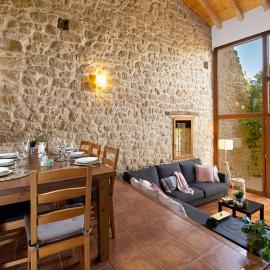 Espacioso pajar con chimenea y BBQ en el Matarraña, hotel en Lledó