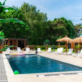 Domki Piaskowa11 Palm Resort & Wellness - Basen, Jacuzzi, Balia, Sauna, Egzotyczne Papugi Ara, хотел в Леба