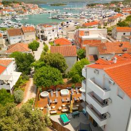 APARTMANI SABB: Jezera şehrinde bir otel