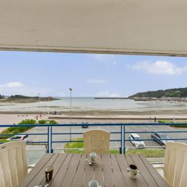 Vue mer - 25m de la plage, appartement pour 4 – hotel w mieście Erquy
