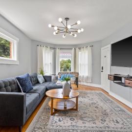 Modern Renovated 2BR Near SU, Zoo, Destiny & Downtown