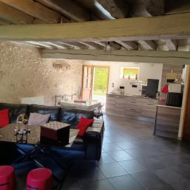 L'Écurie de Lili entre Bourges et Sancerre – hotel w mieście Azy