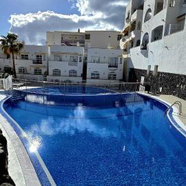 Sunny duplex with sea view of the scenic gorge