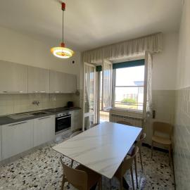 Ampio appartamento vista mare per 6 persone, Hotel in Albenga