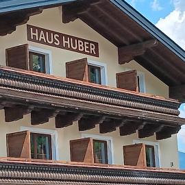 Haus Huber Zimmer und Apartments, hotel v destinácii Mittersill