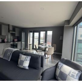 Monarchs Quay Arena Apartments by Happy Days