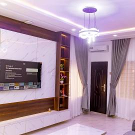 Crowned Crest Apartments, khách sạn ở Akowonjo