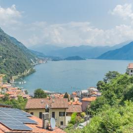 Harmony on the Lake by Rent All Como, hotelli kohteessa Argegno