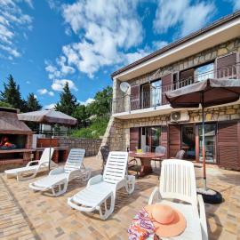 Holiday Home Kamena kuća by Interhome